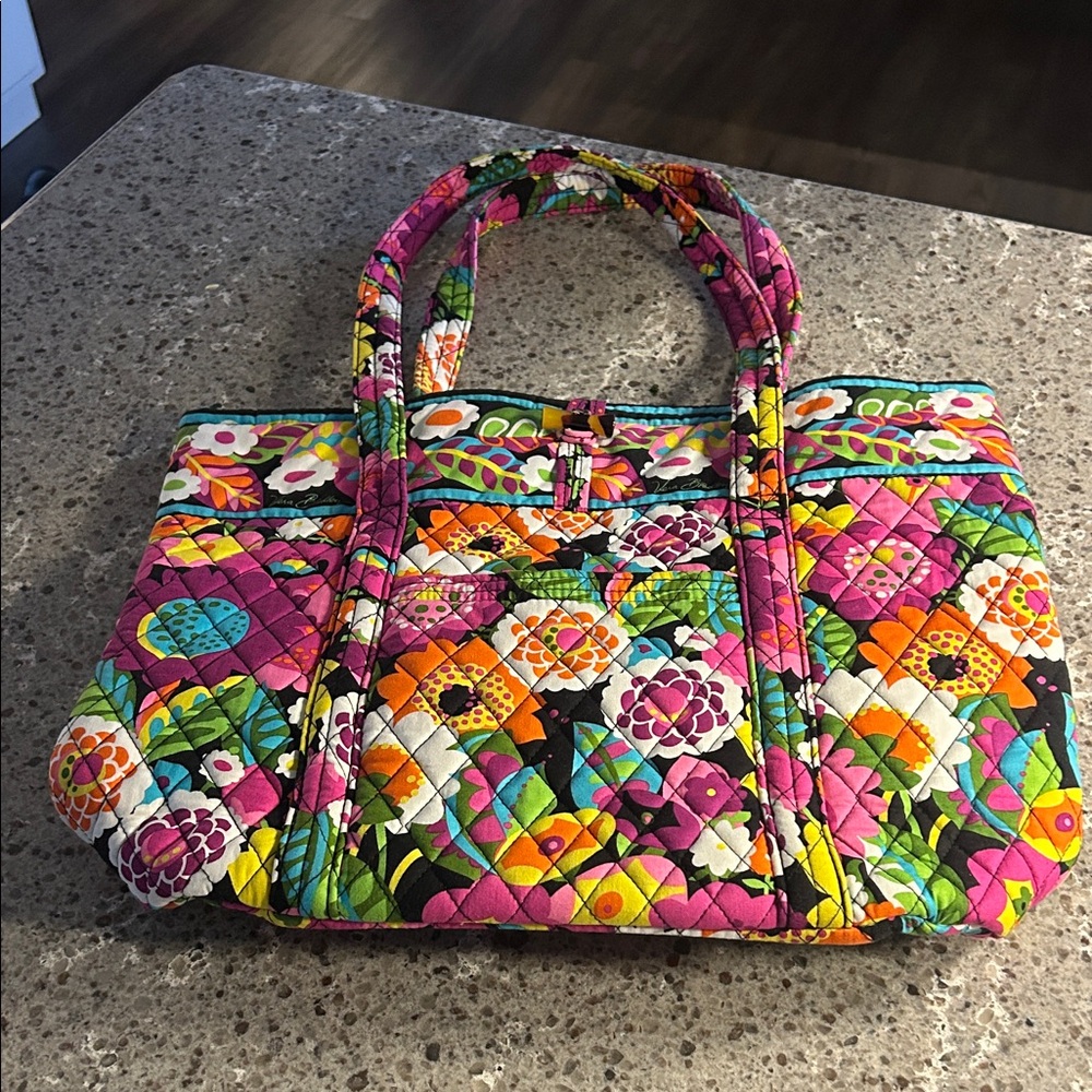 Vera Bradley "Vera" Tote Bag, Va Va Bloom Pattern (Retired Collection), NWT